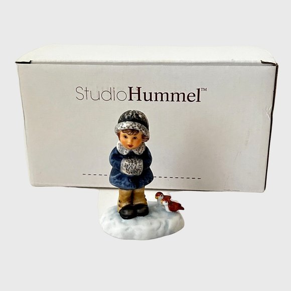 Vintage Berta Hummel Goebel Figurine 3" Let It Snow Box Winter Wonderland BH90/P - Picture 1 of 12